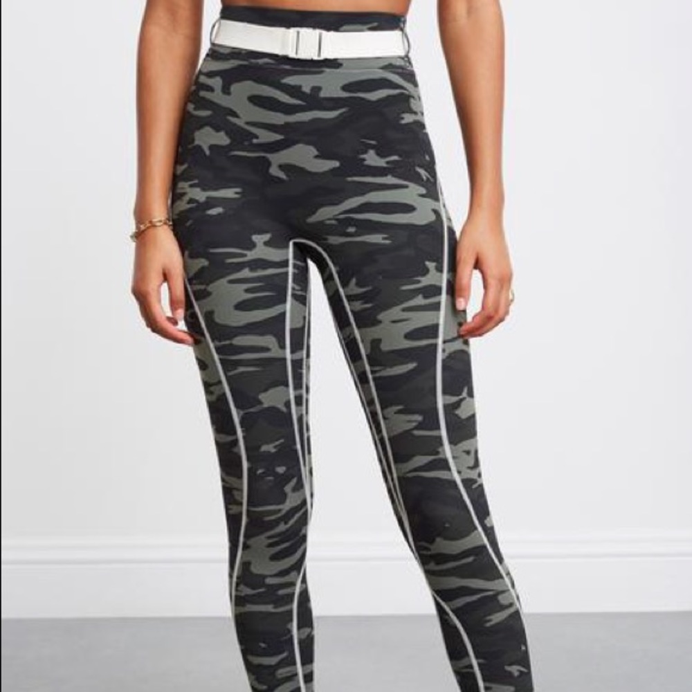 Bandier camo printed leggings with belt/with TAGS
